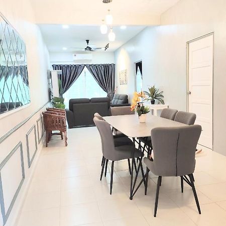 Private Pool Cassa Dinies, Wifi , Bbq,10 Pax Villa Rantau Panjang Exterior photo