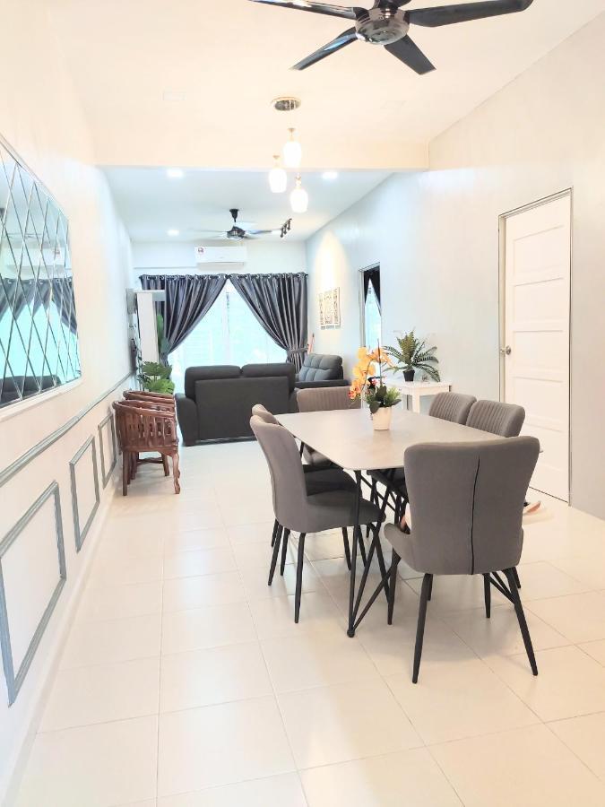 Private Pool Cassa Dinies, Wifi , Bbq,10 Pax Villa Rantau Panjang Exterior photo