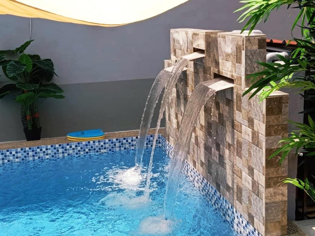 Private Pool Cassa Dinies, Wifi , Bbq,10 Pax Villa Rantau Panjang Exterior photo