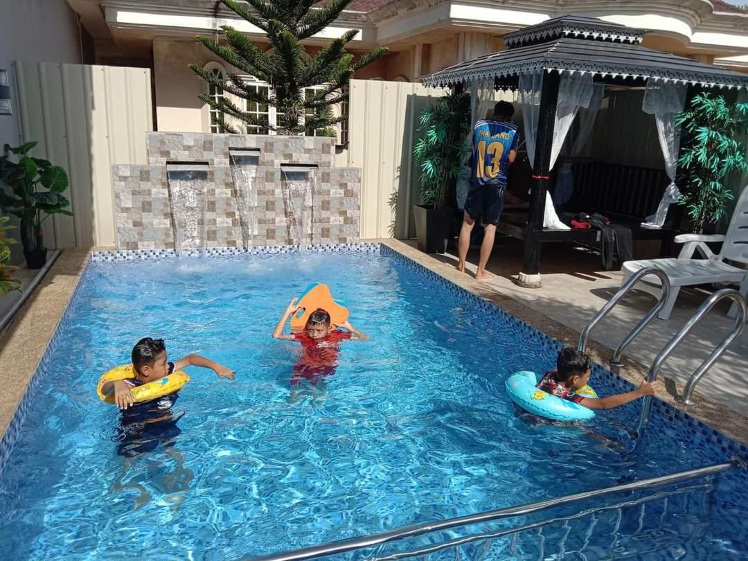 Private Pool Cassa Dinies, Wifi , Bbq,10 Pax Villa Rantau Panjang Exterior photo